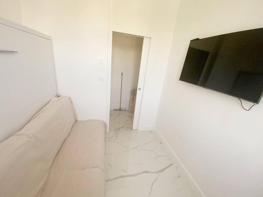 Appartement 2P Idealement Place Juan Les Pins Екстериор снимка