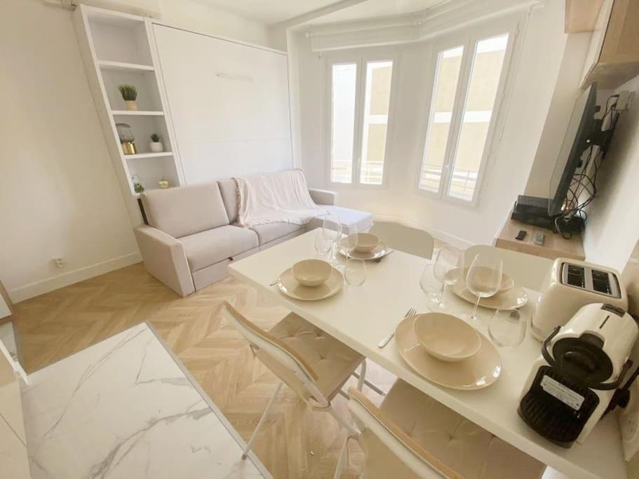 Appartement 2P Idealement Place Juan Les Pins Екстериор снимка